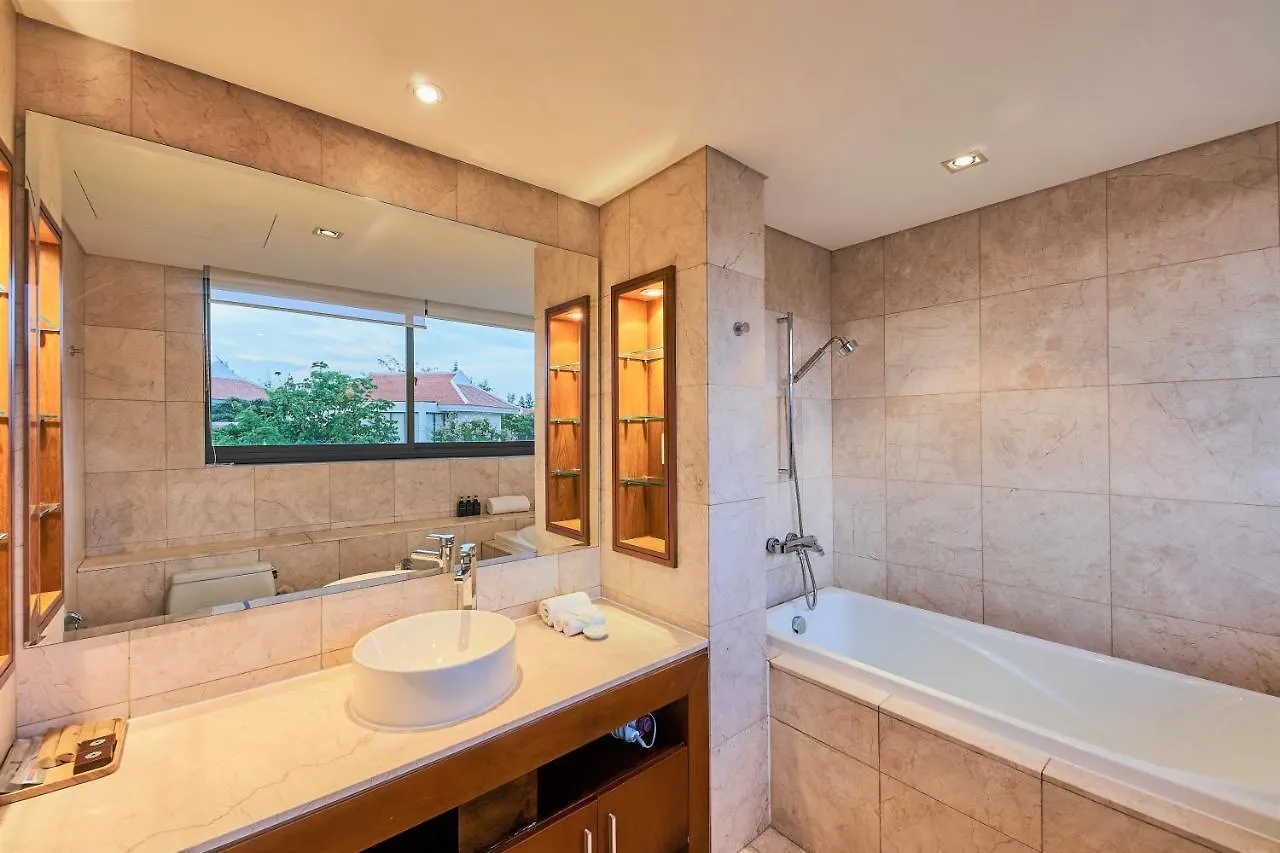 Emblemsea Luxury Villas Few Steps To The Danang Beach 0*, 다낭